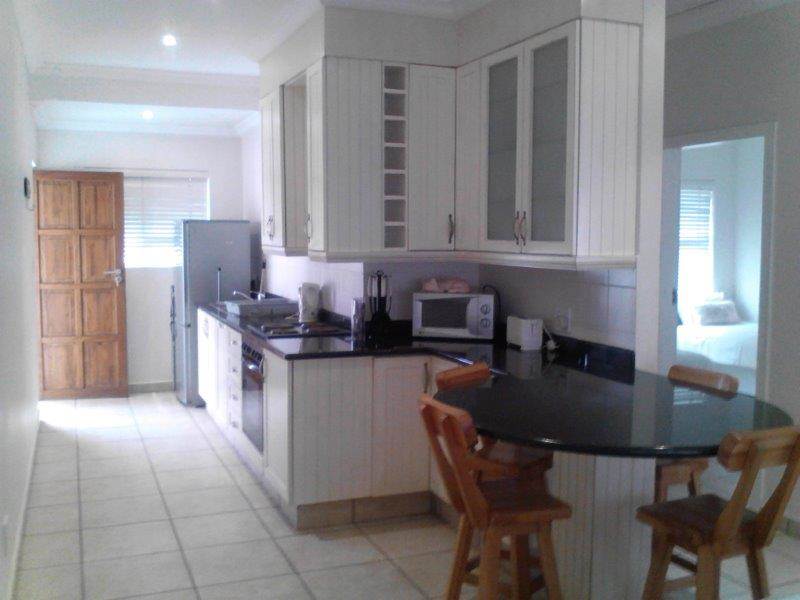 2 Bed Apartment in Melville photo number 10