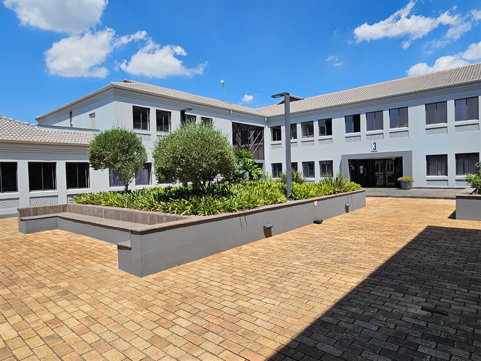 100  m² Commercial space in Bryanston photo number 1