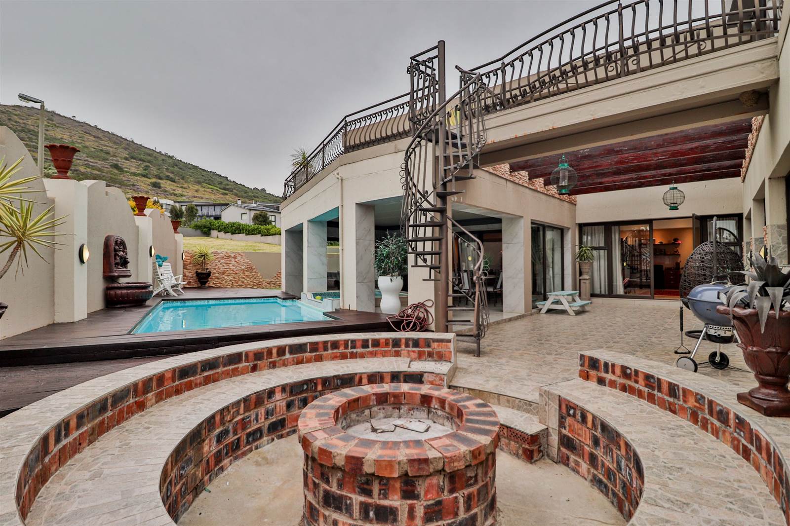 8 Bed House in Plattekloof photo number 11