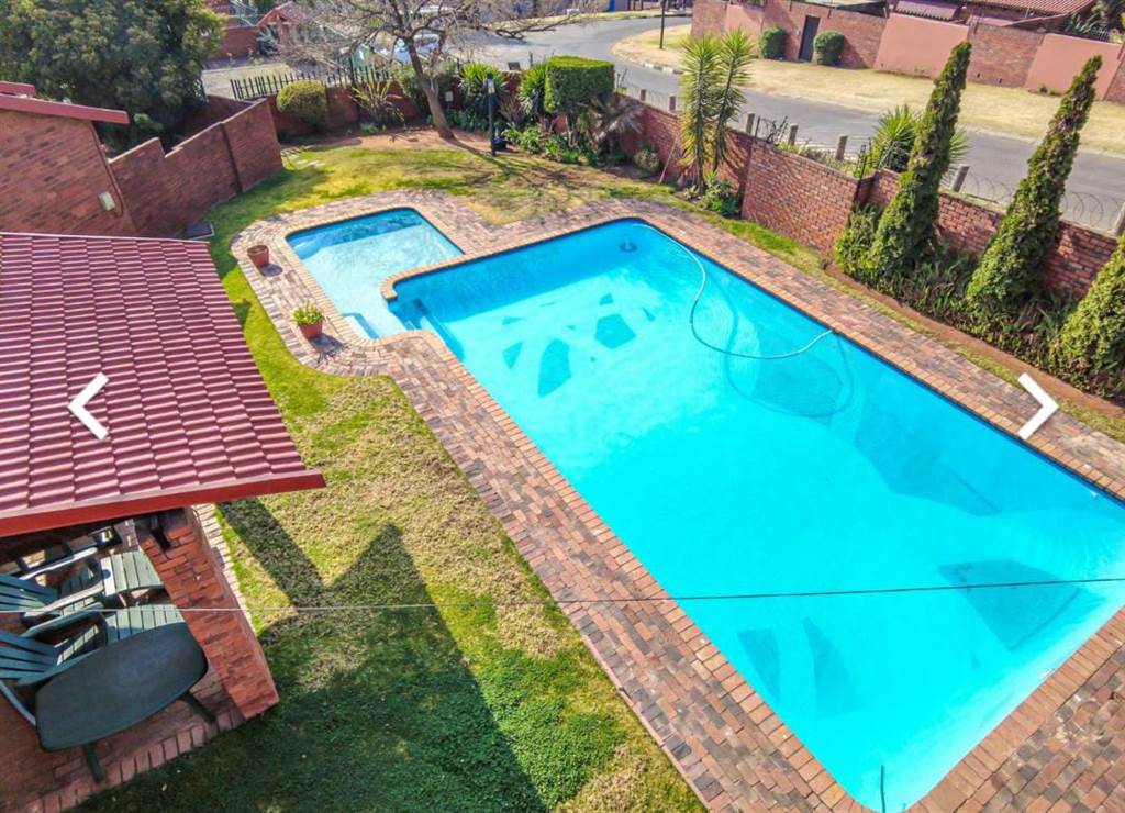 4 Bed Townhouse in Corlett Gardens photo number 20