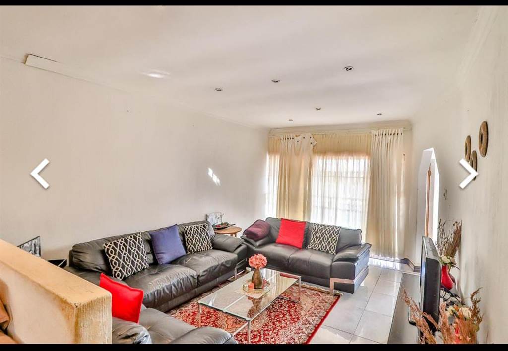4 Bed Townhouse in Corlett Gardens photo number 15