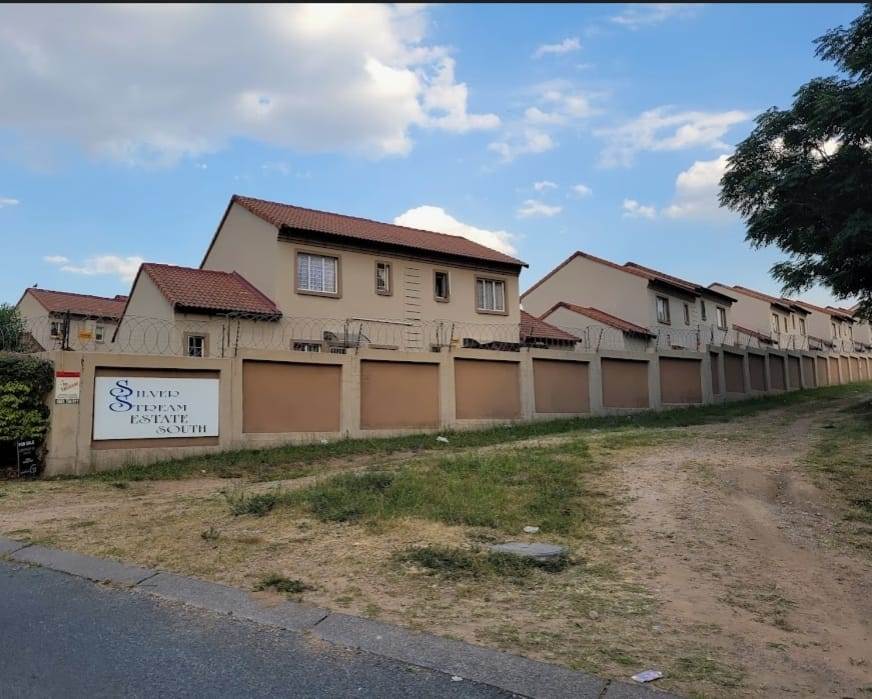 3 Bed Townhouse in Kyalami Hills photo number 18
