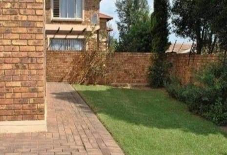 3 Bed Townhouse in Kyalami Hills photo number 14