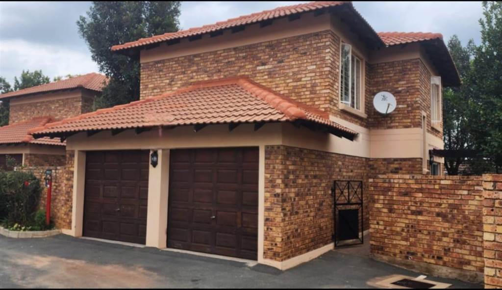 3 Bed Townhouse in Kyalami Hills photo number 12