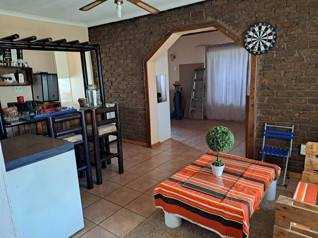 5 Bed House in Rensburg photo number 23
