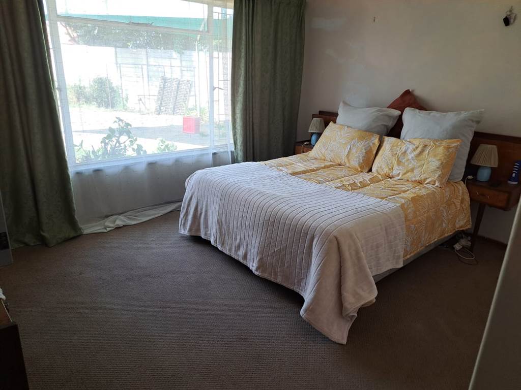 5 Bed House in Rensburg photo number 12