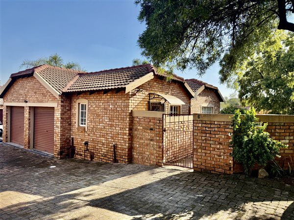 3 Bedroom Townhouse 3 Bedroom Townhouse