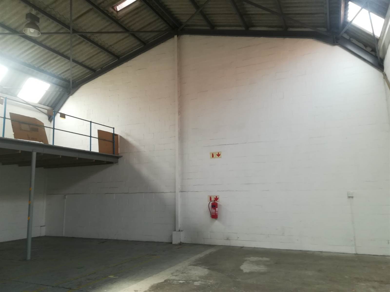 320  m² Commercial space in Killarney Gardens photo number 13