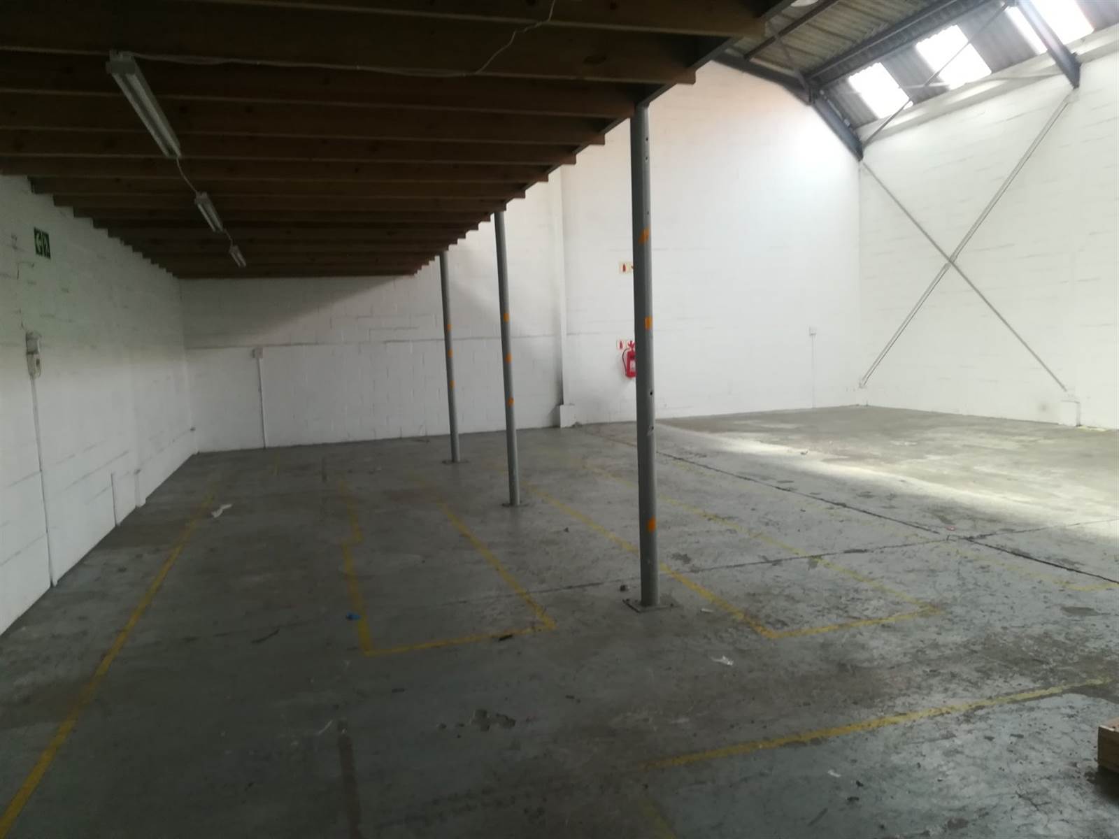 320  m² Commercial space in Killarney Gardens photo number 4
