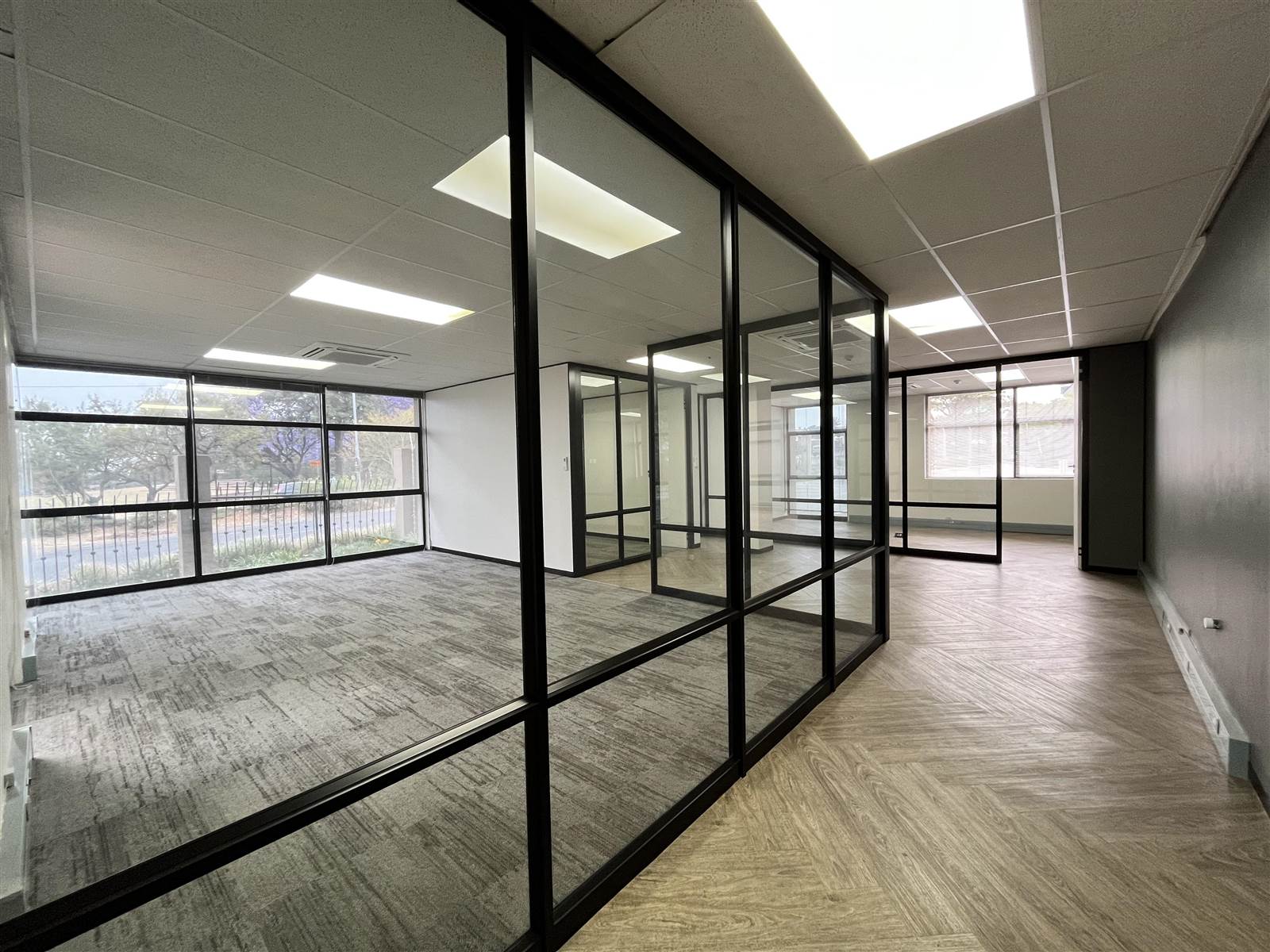 143  m² Commercial space in Illovo photo number 1