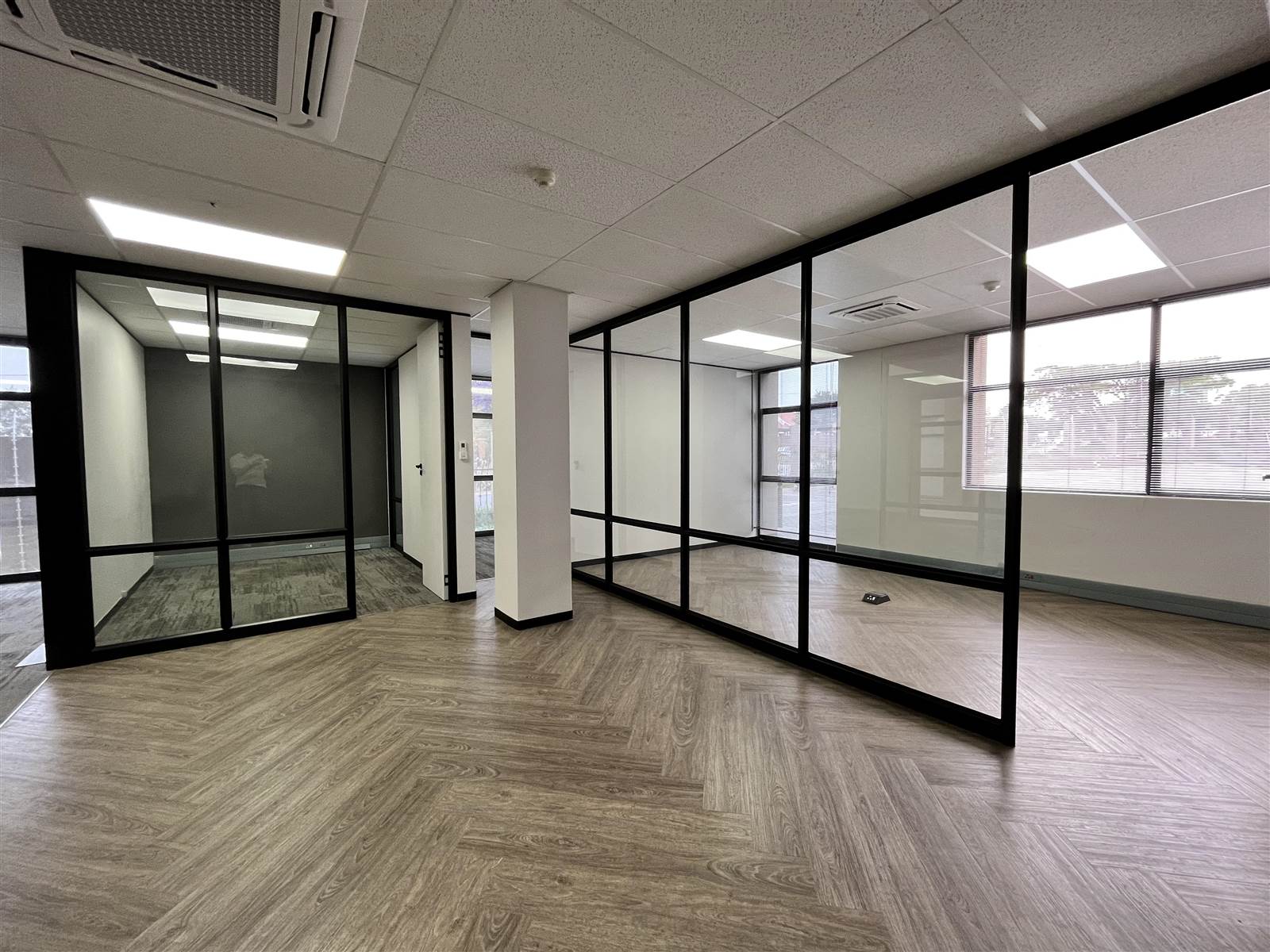 143  m² Commercial space in Illovo photo number 26