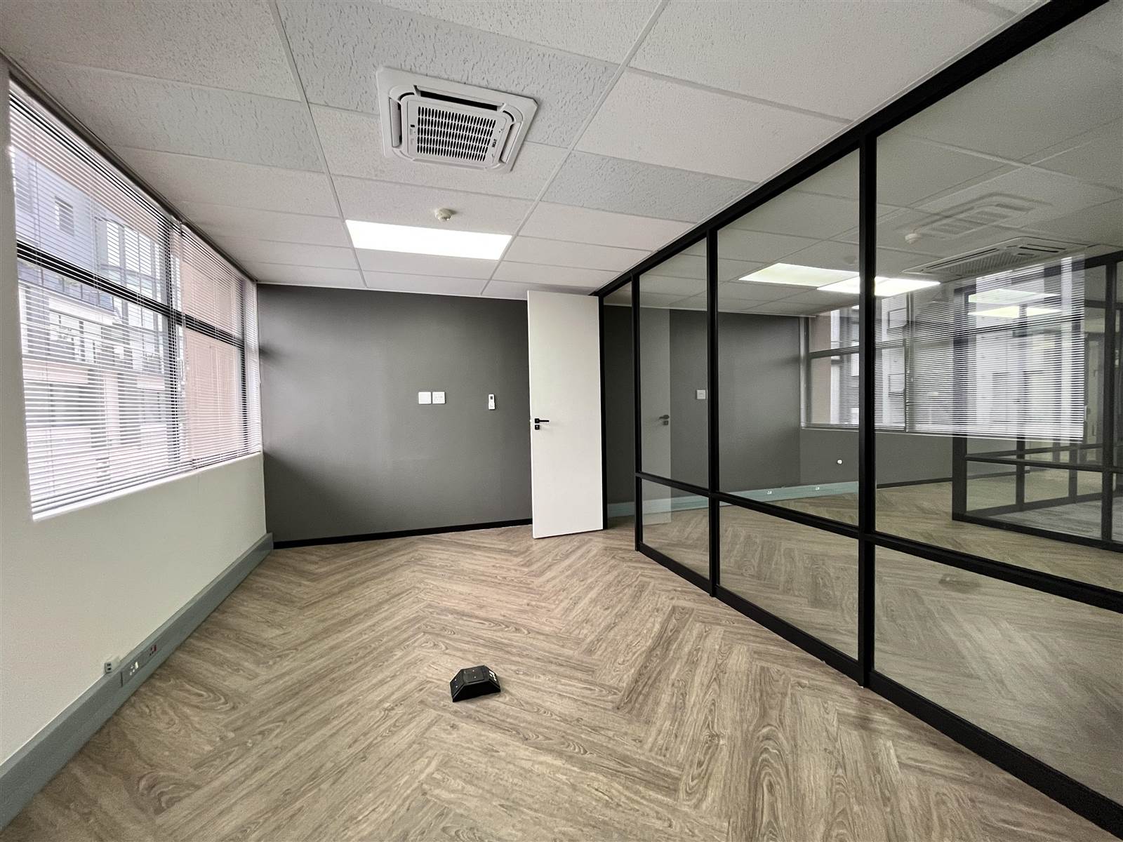 143  m² Commercial space in Illovo photo number 23