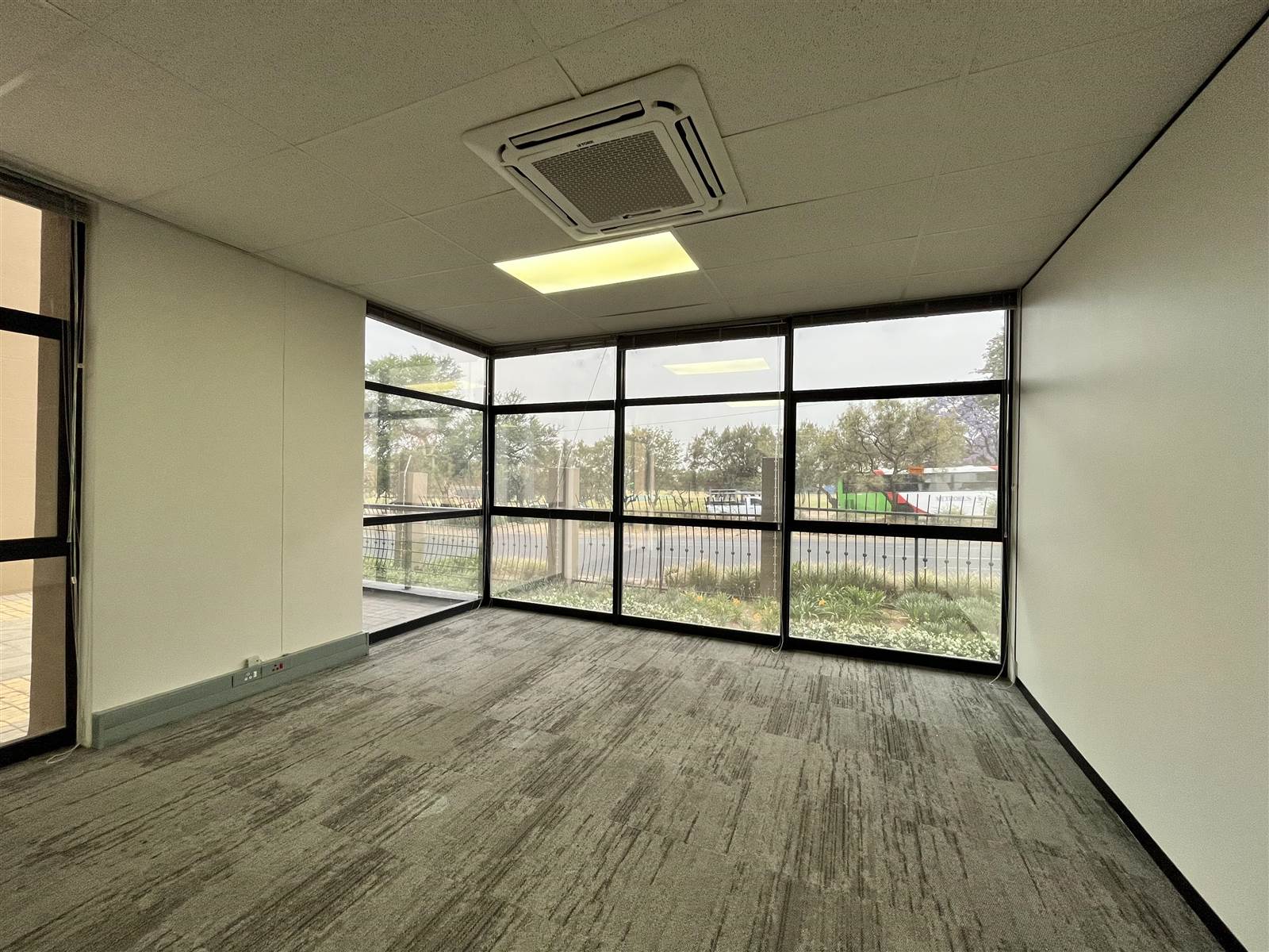 143  m² Commercial space in Illovo photo number 7