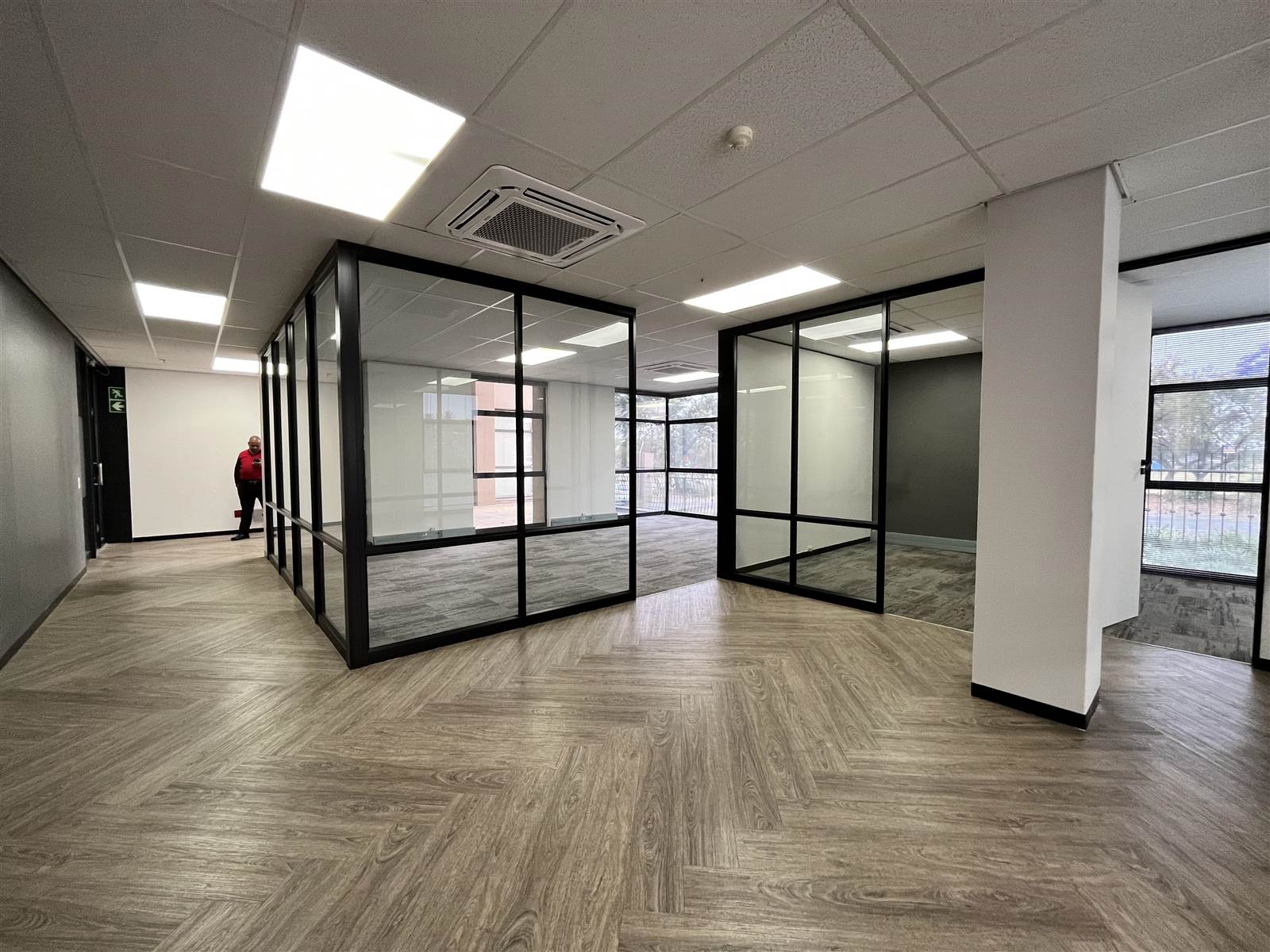 143  m² Commercial space in Illovo photo number 25