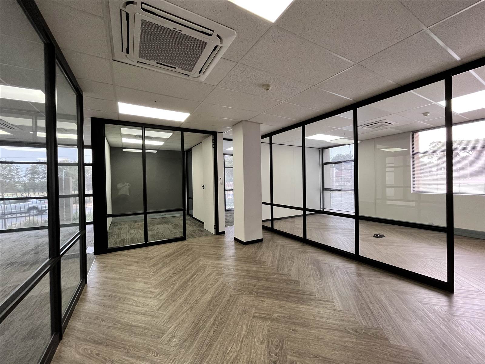 143  m² Commercial space in Illovo photo number 5