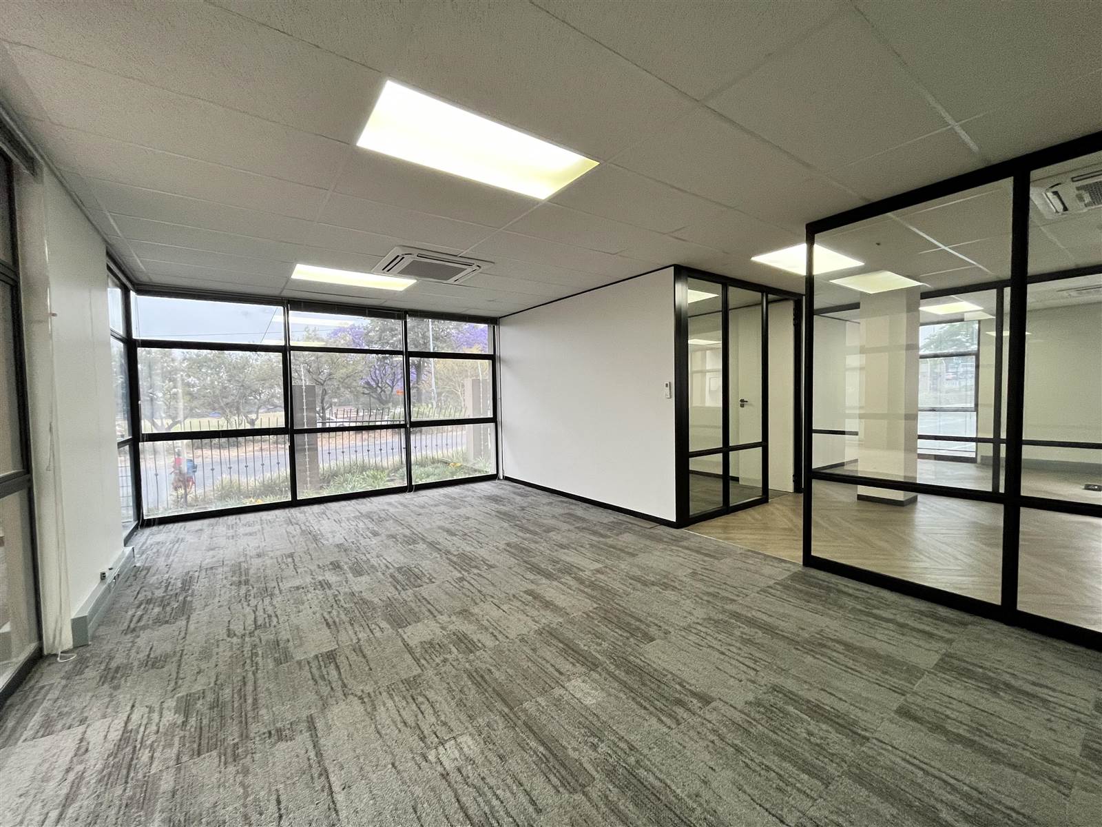 143  m² Commercial space in Illovo photo number 8