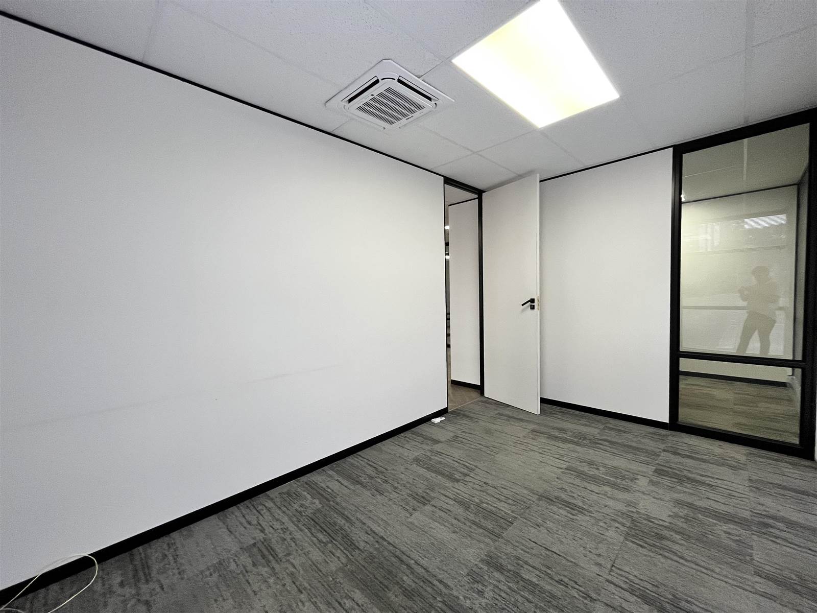 143  m² Commercial space in Illovo photo number 20