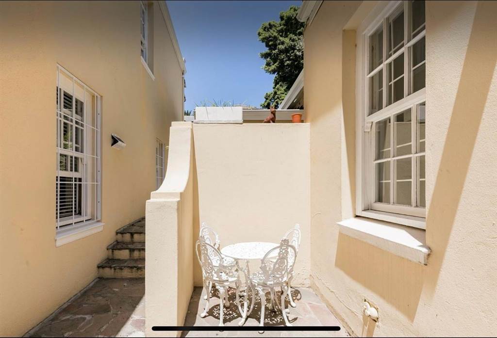 1 Bed Apartment in Green Point photo number 2