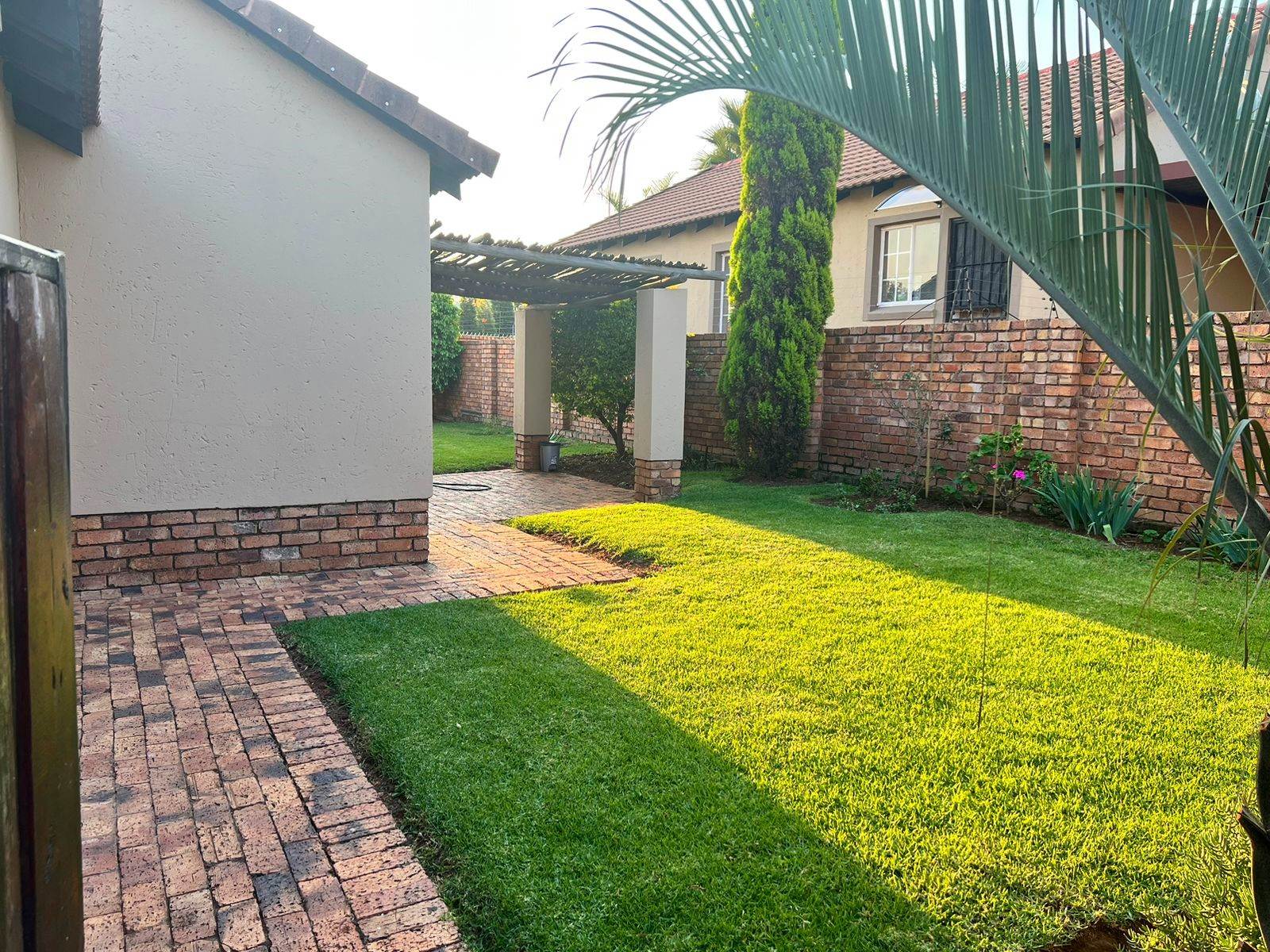 3 Bed Townhouse in Rooihuiskraal photo number 4