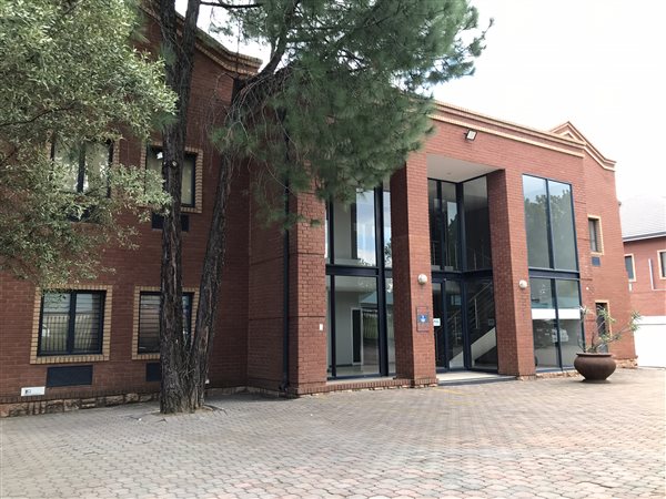 110  m² Commercial space in Fourways