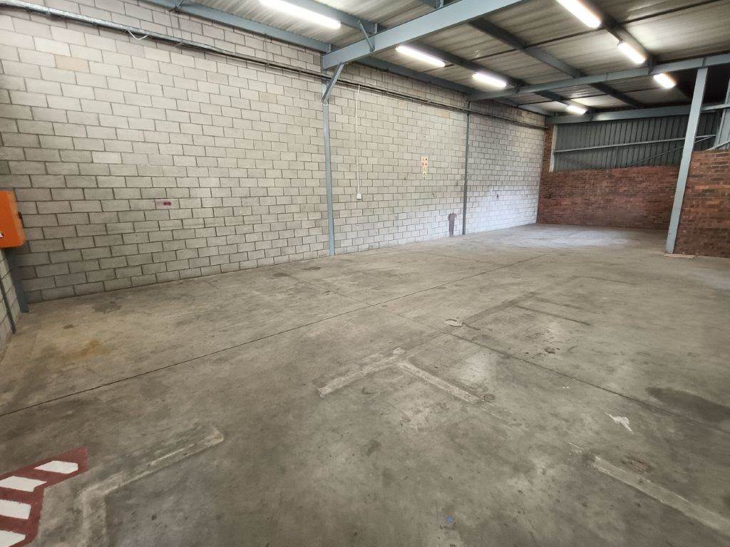 180  m² Industrial space in Kya Sands photo number 11