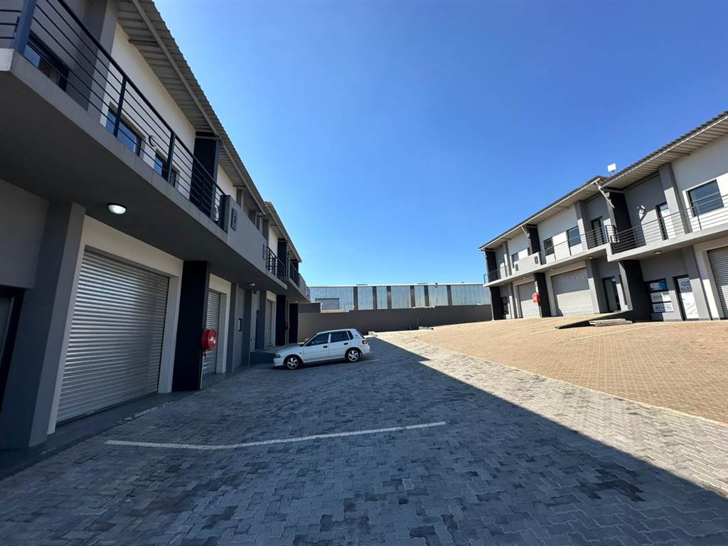 82  m² Industrial space in Clayville photo number 2