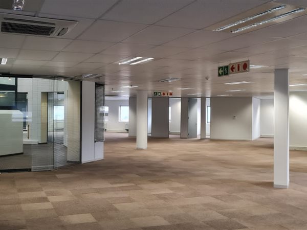 1 058.2  m² Office Space