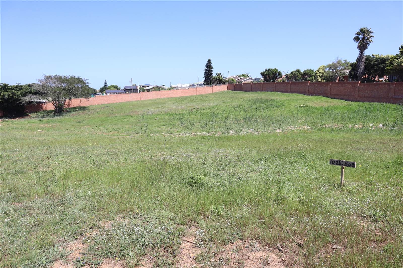 849 m² Land available in Jeffreys Bay photo number 2