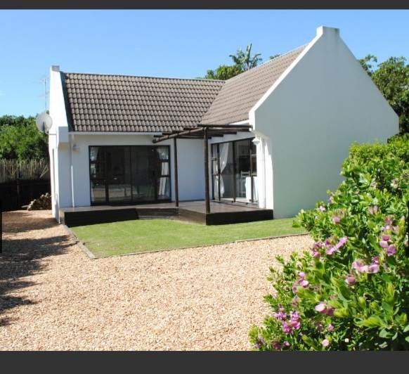 2 Bed Garden Cottage in St Francis Bay photo number 2