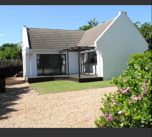 2 Bed Garden Cottage in St Francis Bay photo number 16