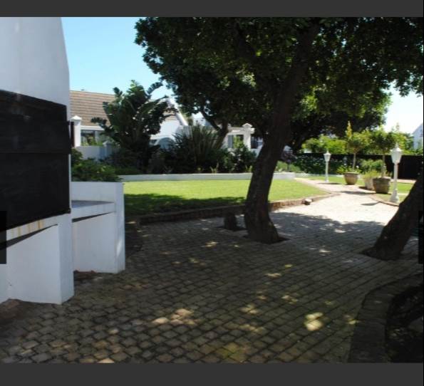 2 Bed Garden Cottage in St Francis Bay photo number 6