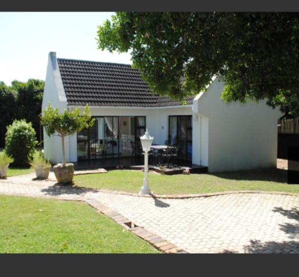 2 Bed Garden Cottage in St Francis Bay photo number 3