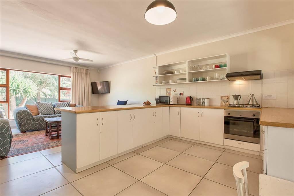 3 Bed House in Herolds Bay photo number 3