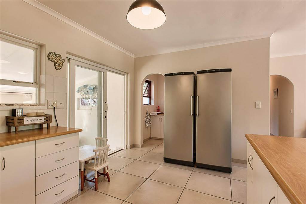 3 Bed House in Herolds Bay photo number 6
