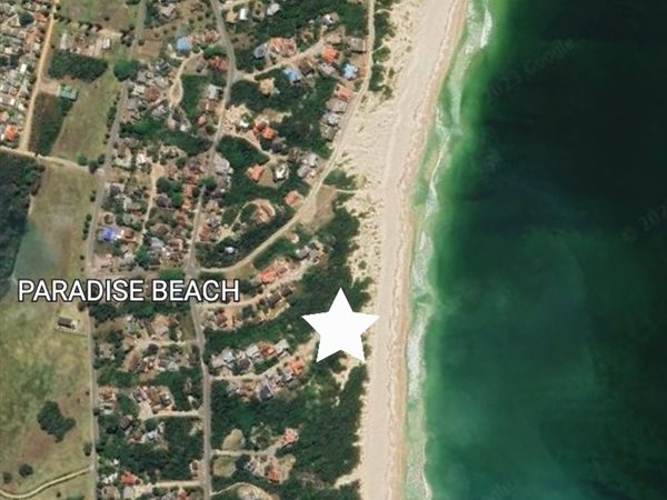 750 m² Land available in Paradise Beach