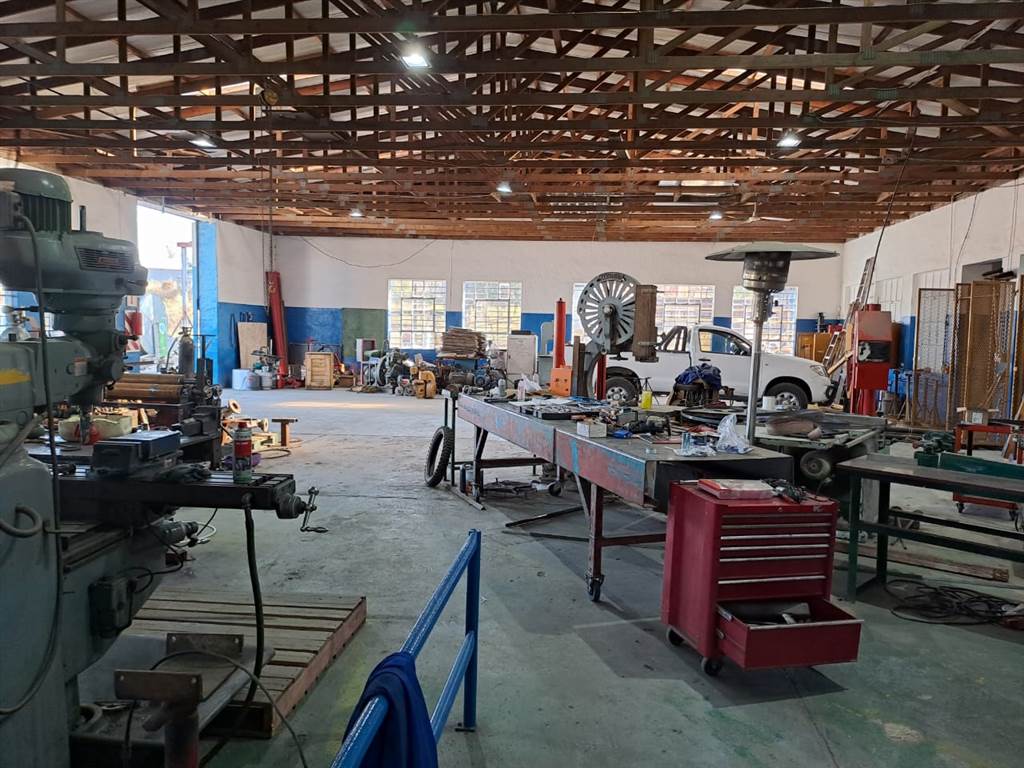 500  m² Industrial space in Estcourt photo number 9