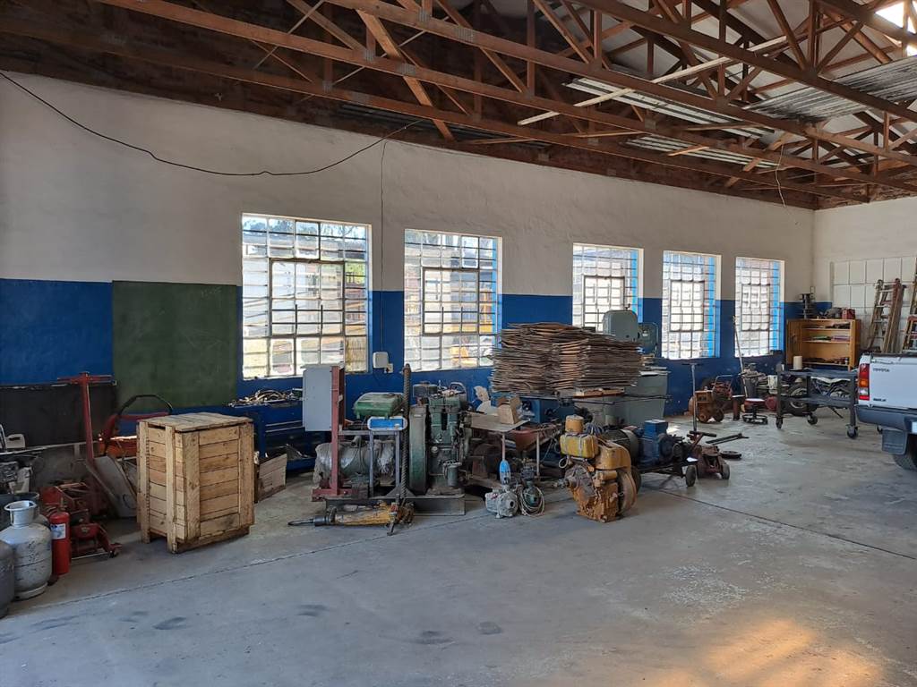 500  m² Industrial space in Estcourt photo number 2