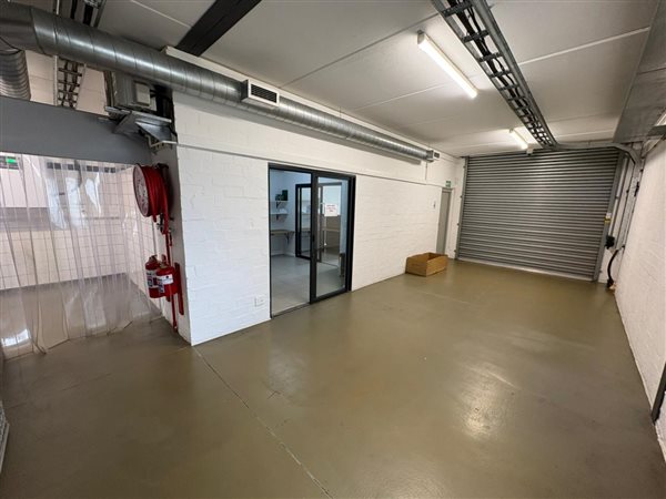 326 m² Industrial space 326 m² Industrial space