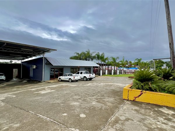 5 000  m² Commercial space
