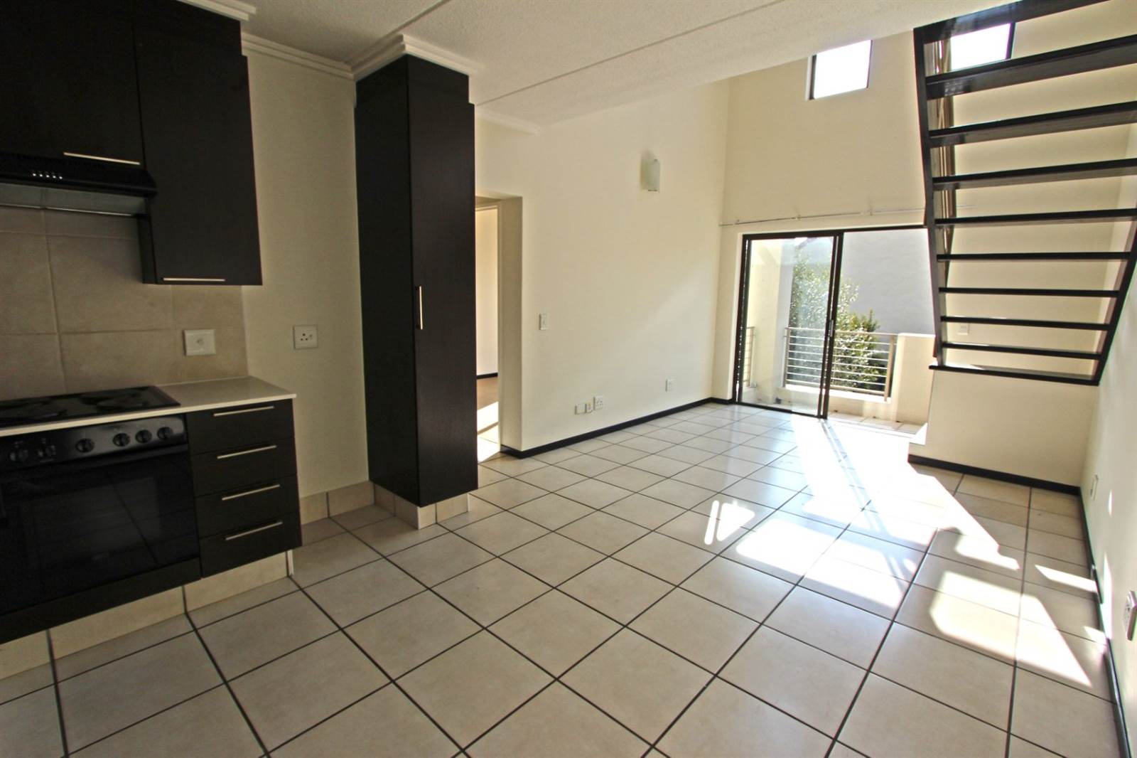 1 Bed Apartment in Douglasdale photo number 5