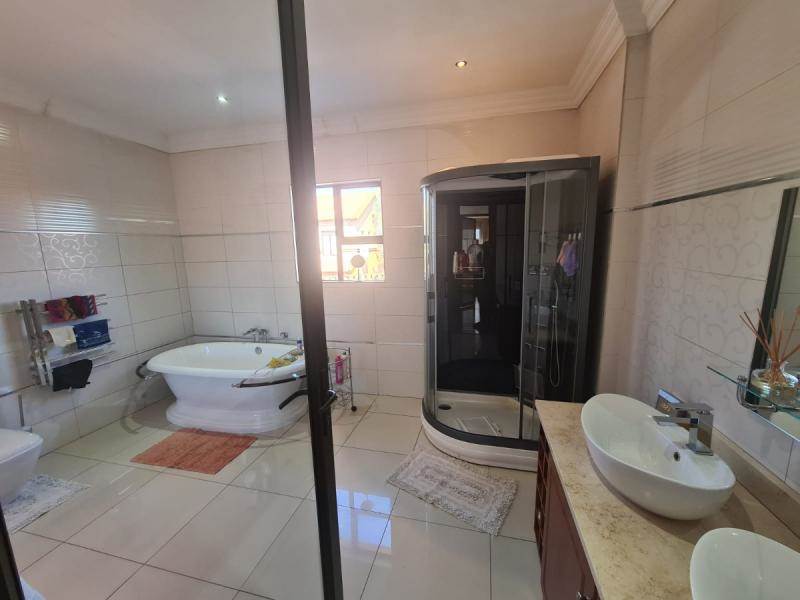 5 Bed House in Zambezi Country Estate photo number 23