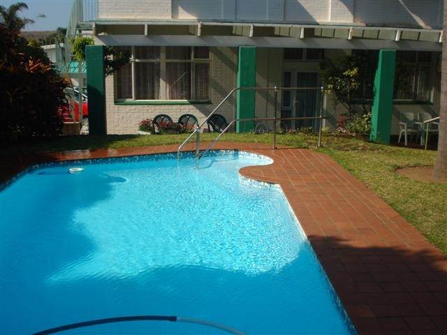 2 Bed Townhouse in Scottburgh Central photo number 12