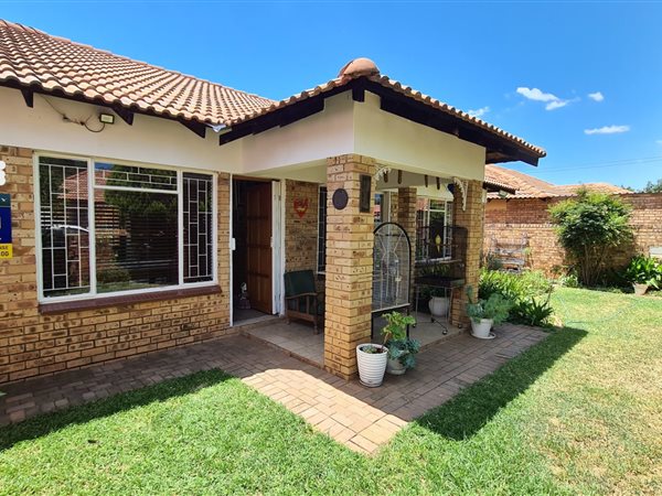 3 Bed Townhouse in Meiringspark