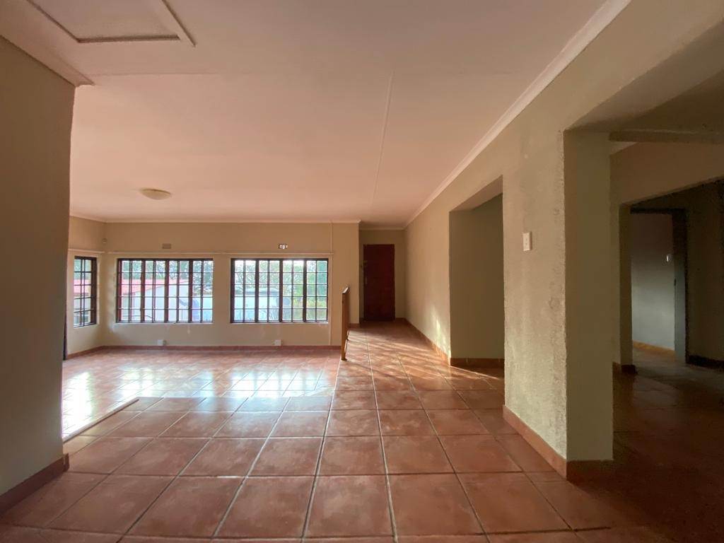 4 Bed House in Waterval Boven photo number 9