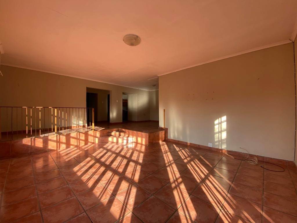 4 Bed House in Waterval Boven photo number 5