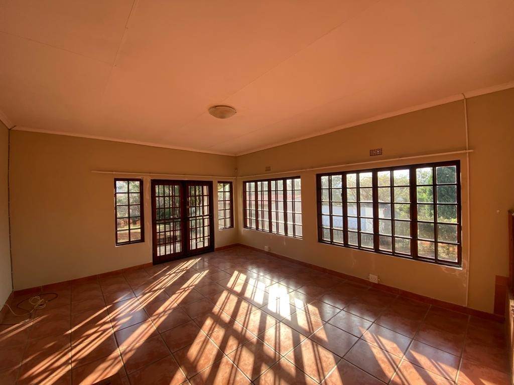 4 Bed House in Waterval Boven photo number 6