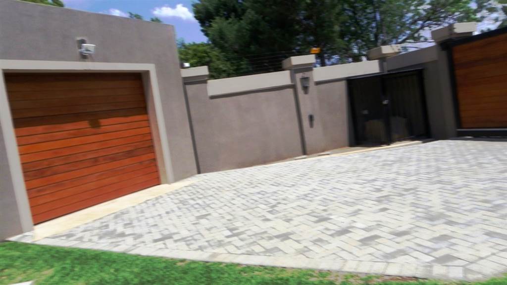 4 Bed House in Harrismith photo number 15