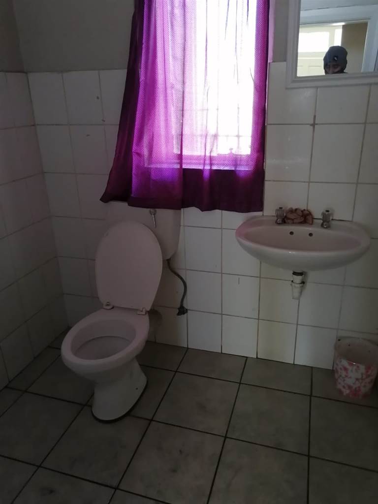 1 Bed Apartment in Bellville South photo number 8