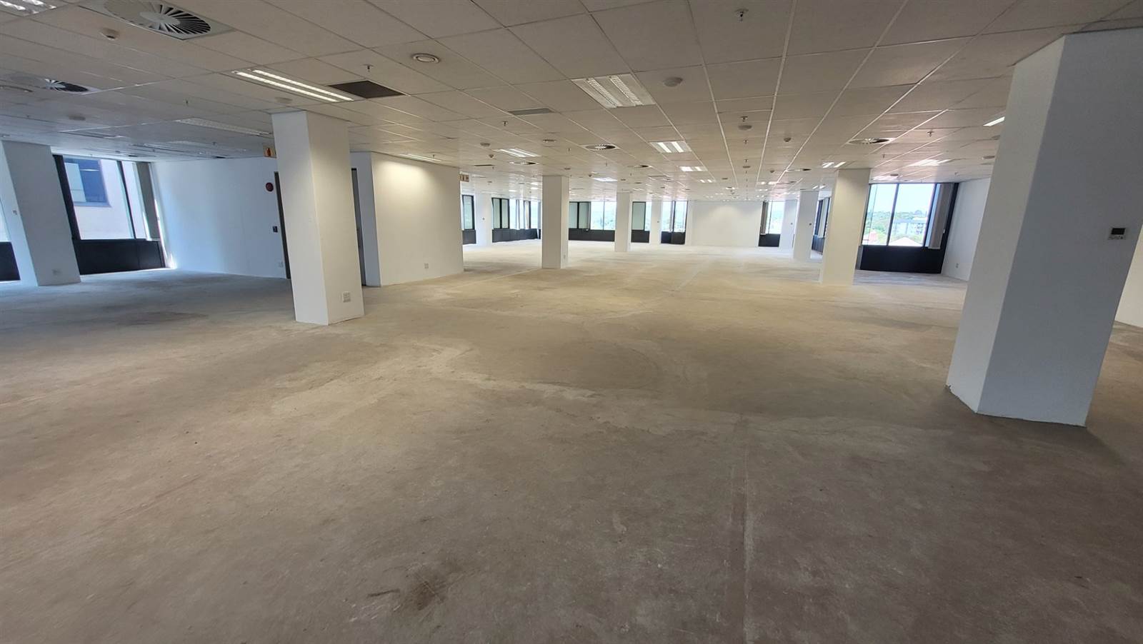 983  m² Office Space in Menlyn photo number 4