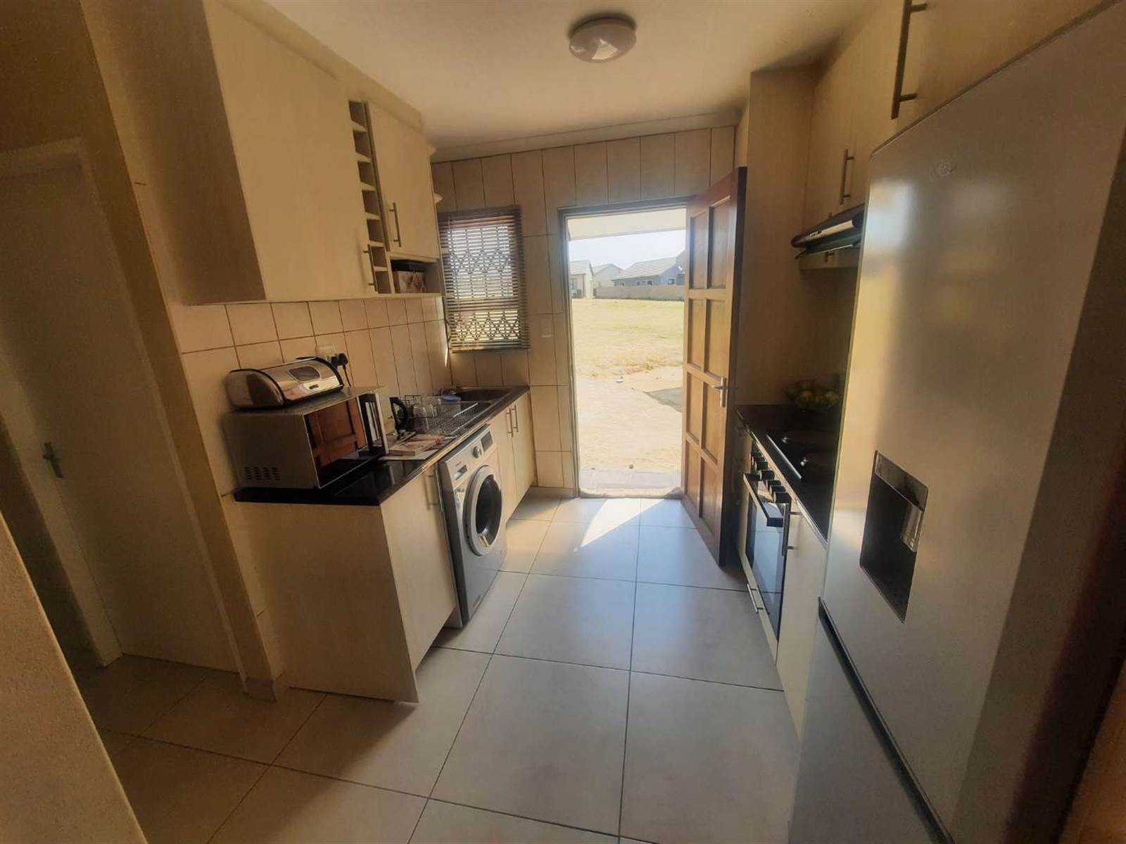 3 Bed House in Bloubosrand photo number 4